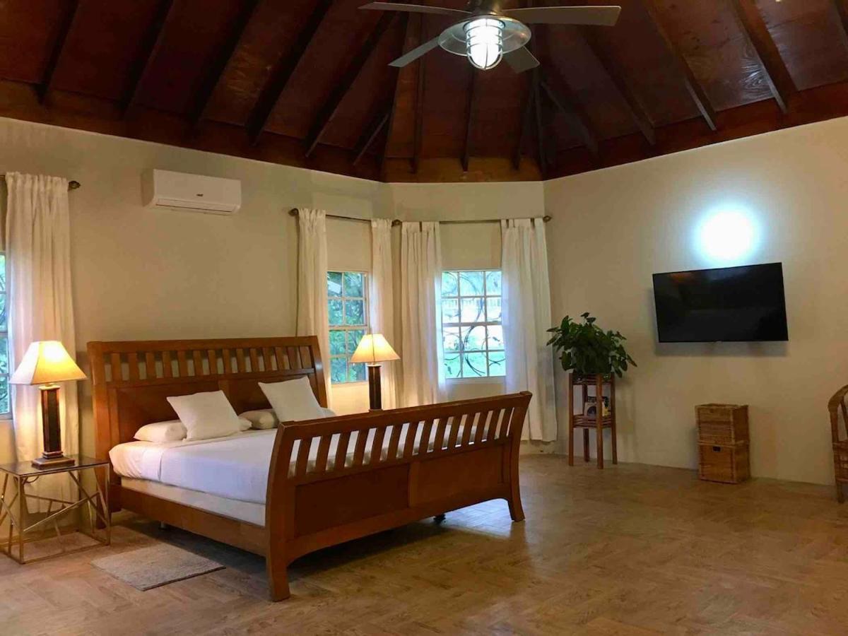 Seaside Retreat -7br, Private And Vip Club Runaway Bay