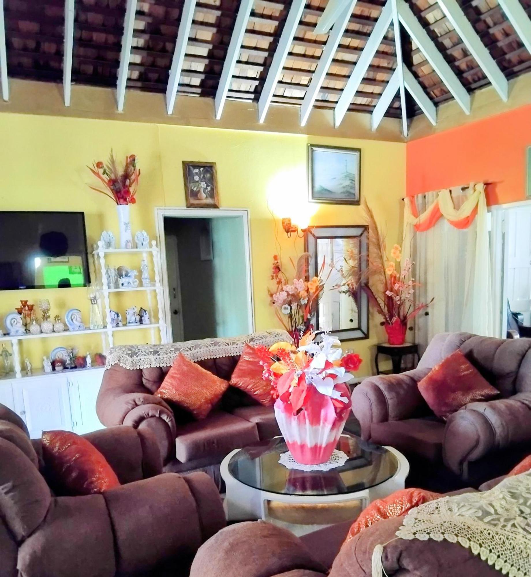 Guest house 237 Bratton Avenue Montego Bay