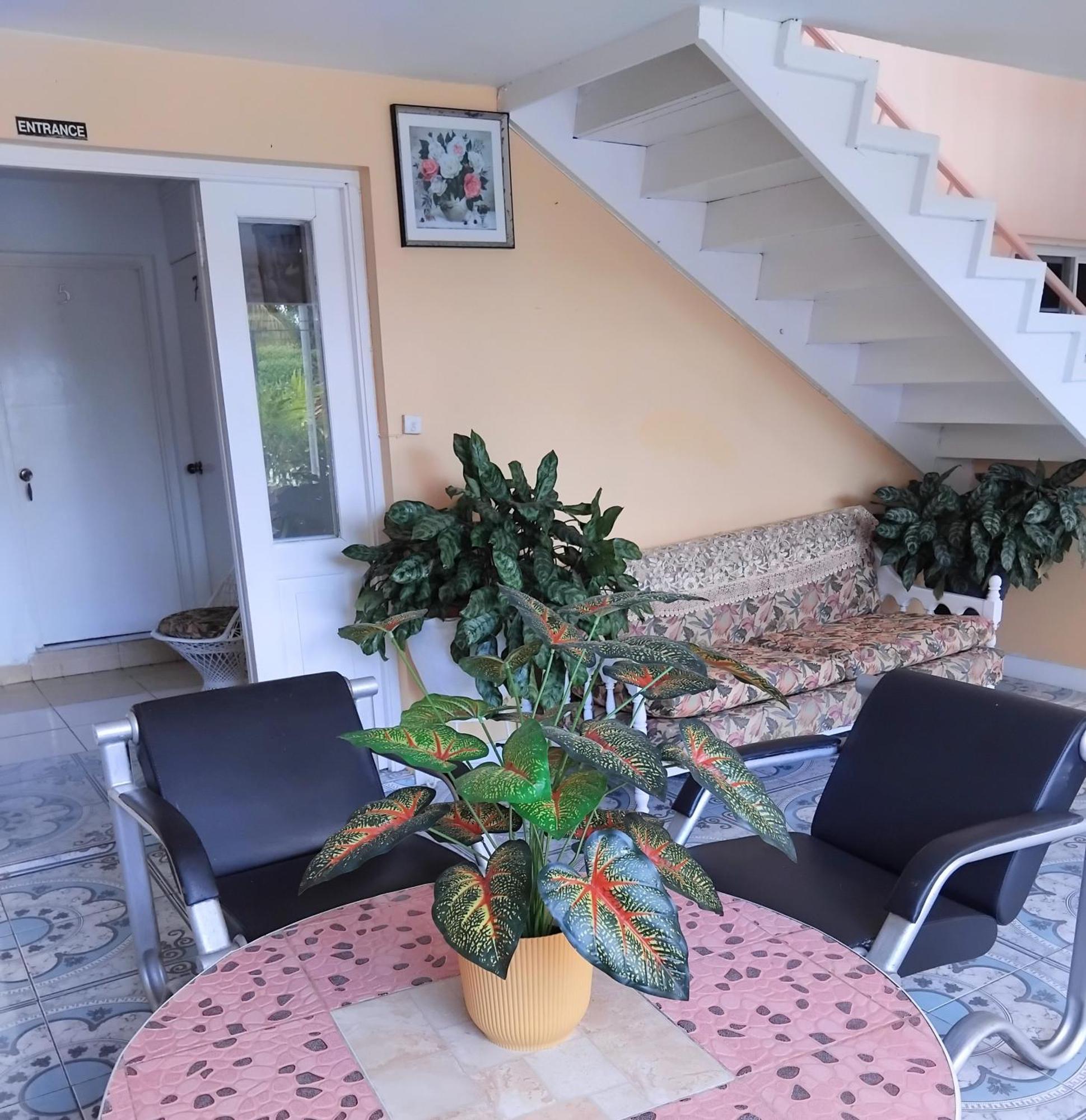 237 Bratton Avenue Guest house *
