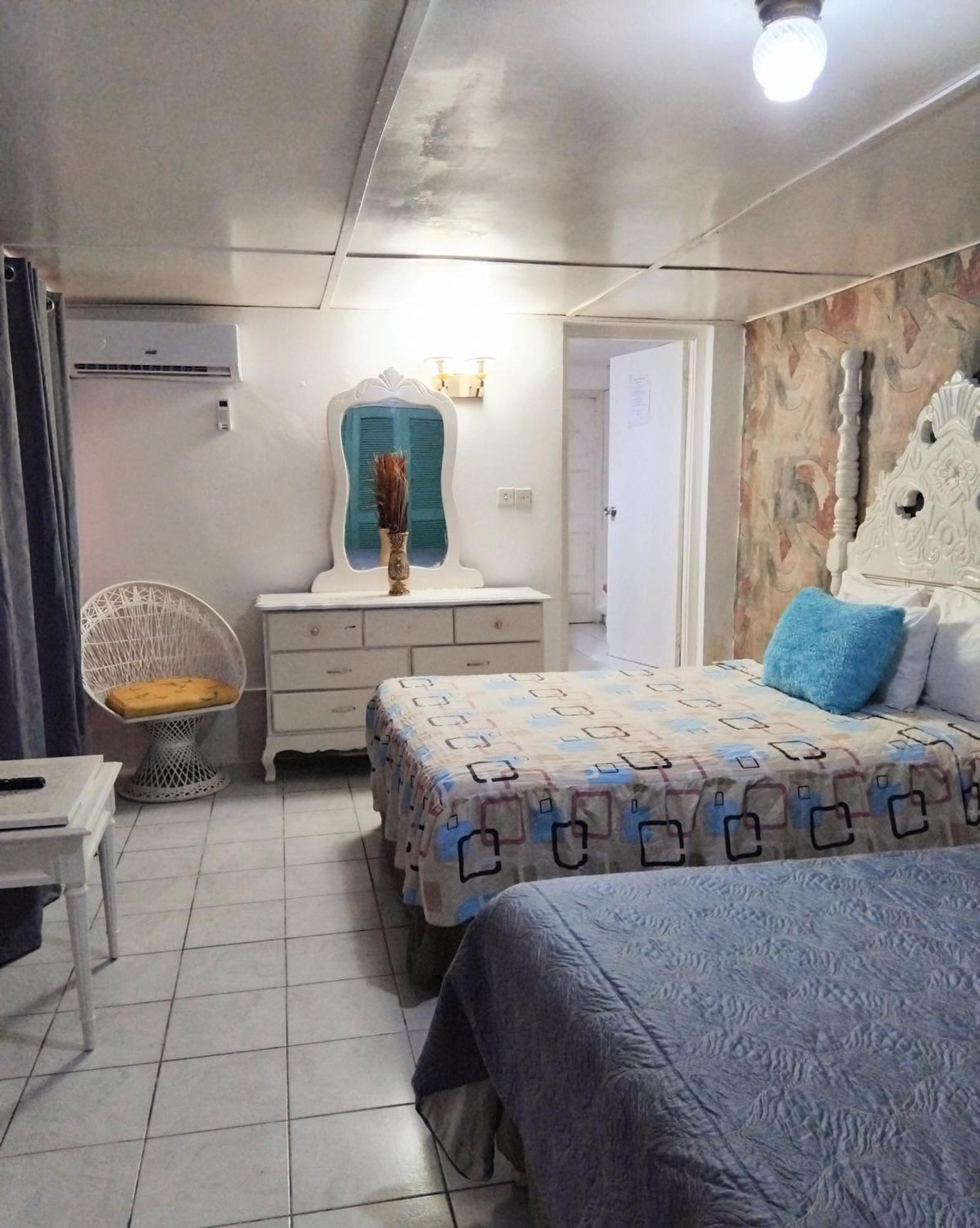 Guest house 237 Bratton Avenue