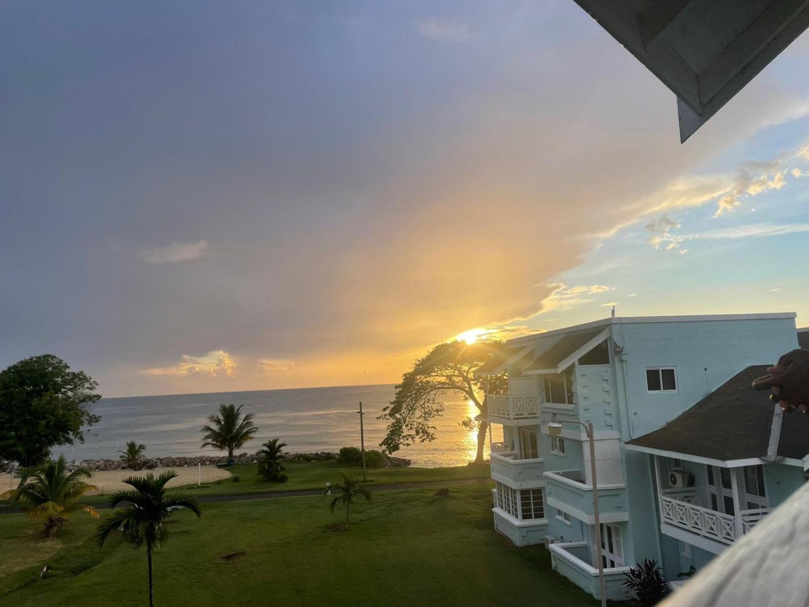 Negril Beachfront Oceanview 164 & 145 * Orange Bay