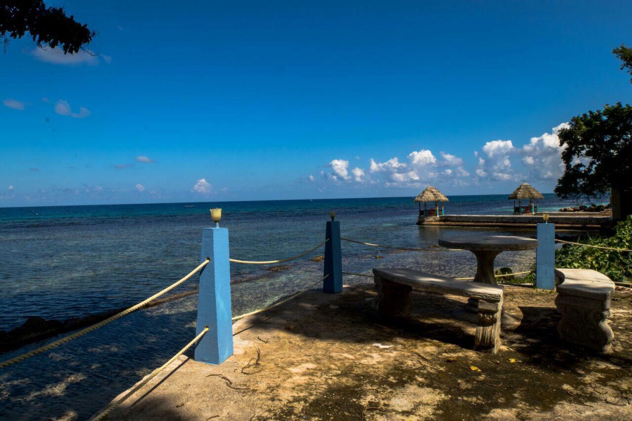 Carib Fedlyn Apartment *