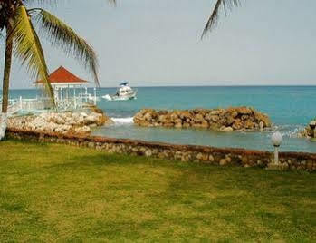 Idyllic Beachfront * Ocho Rios