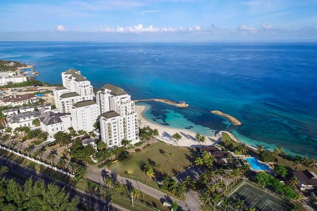 Family Complex Beside W/pool #1 * Montego Bay