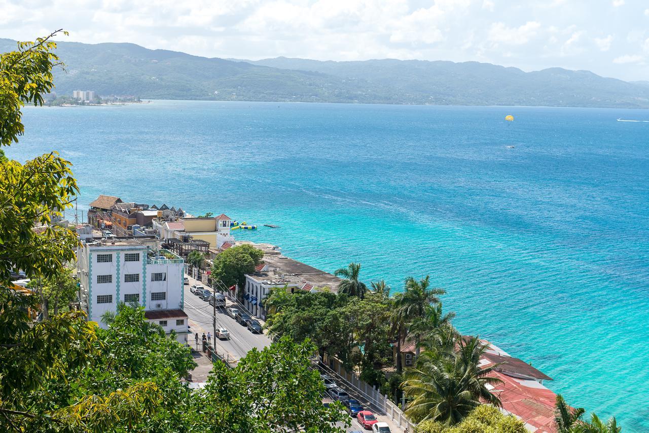 Sunny Tides At Club Apartahotel 3*