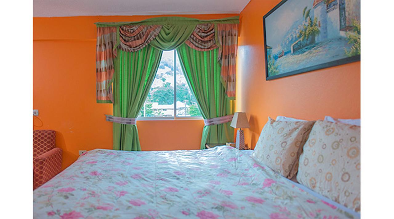 Sundreamer @ Turtle Towers Ocho Rios