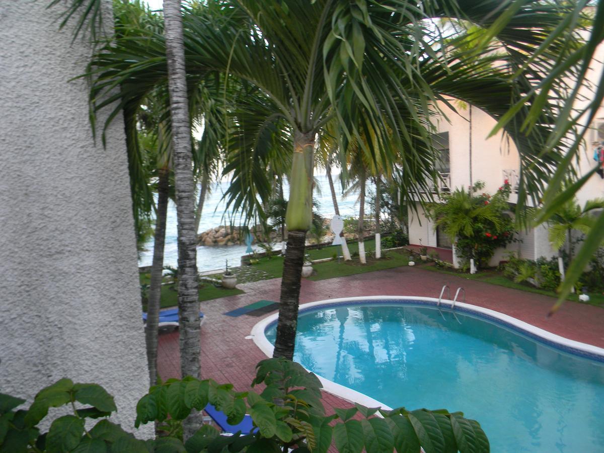 Chrisanns Beach Serene Apartment *