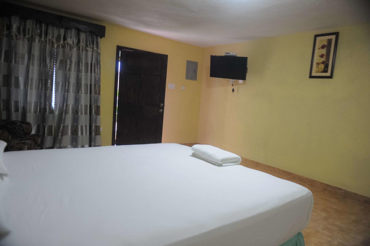 Rosehall Deluxe Bed and breakfast 2*