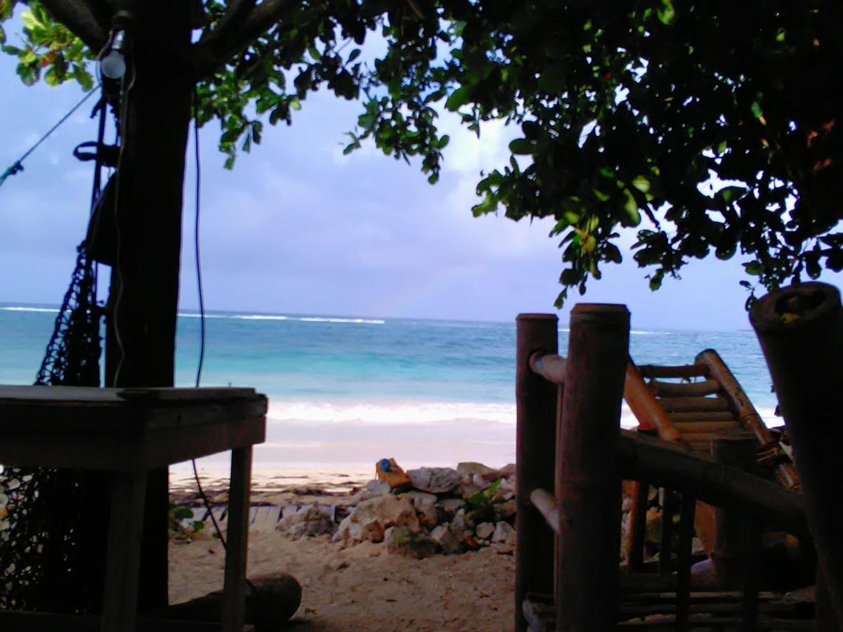 Brian's Beach House Lodge *