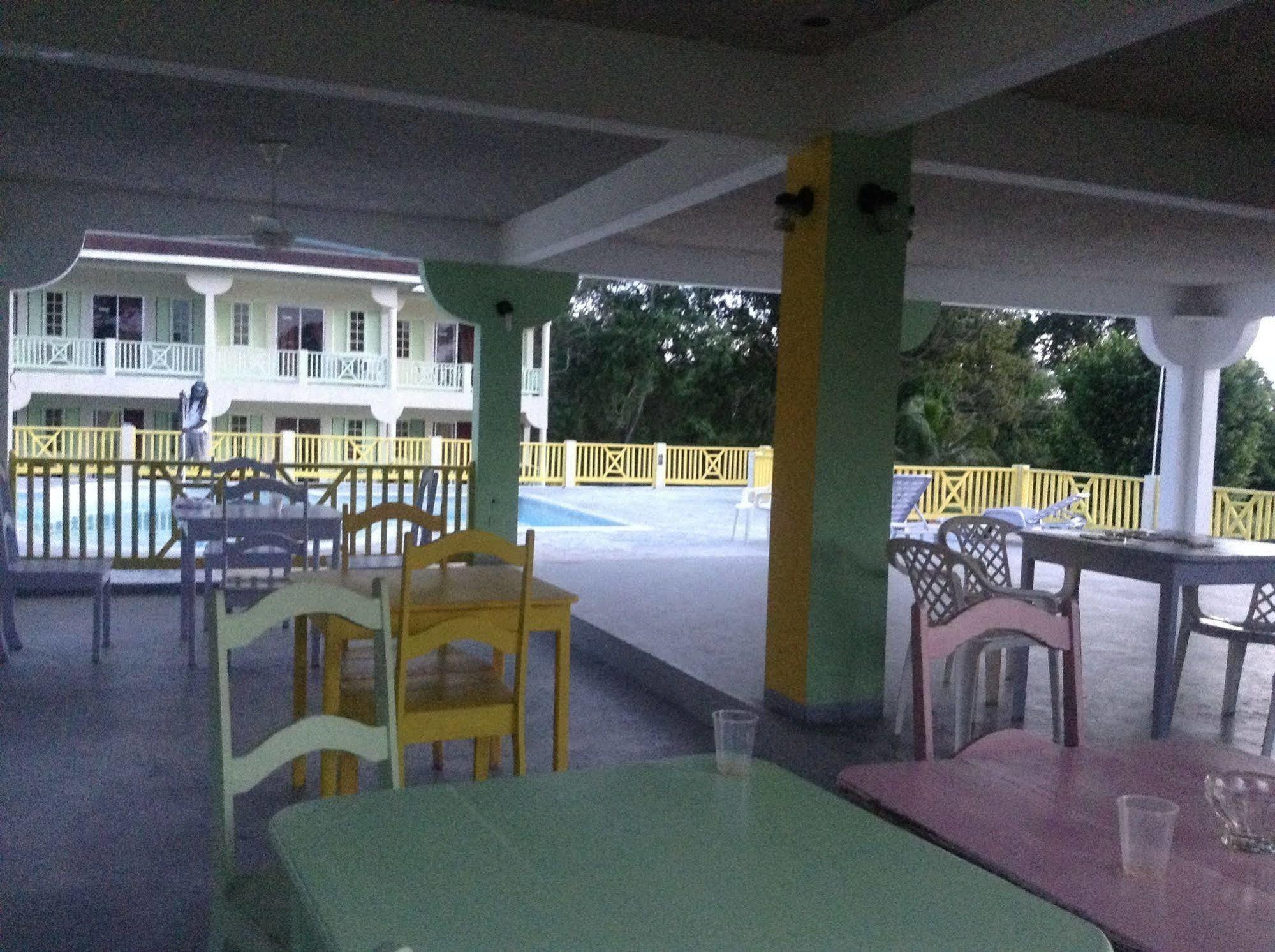 The Royal Hummingbird Hotel 3*
