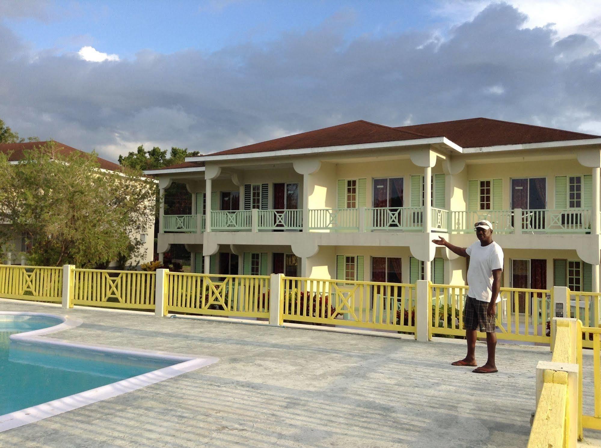 The Royal Hummingbird Hotel 3*