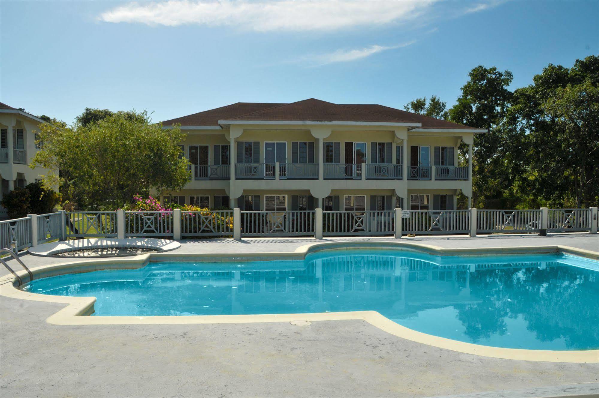 The Royal Hummingbird 3*