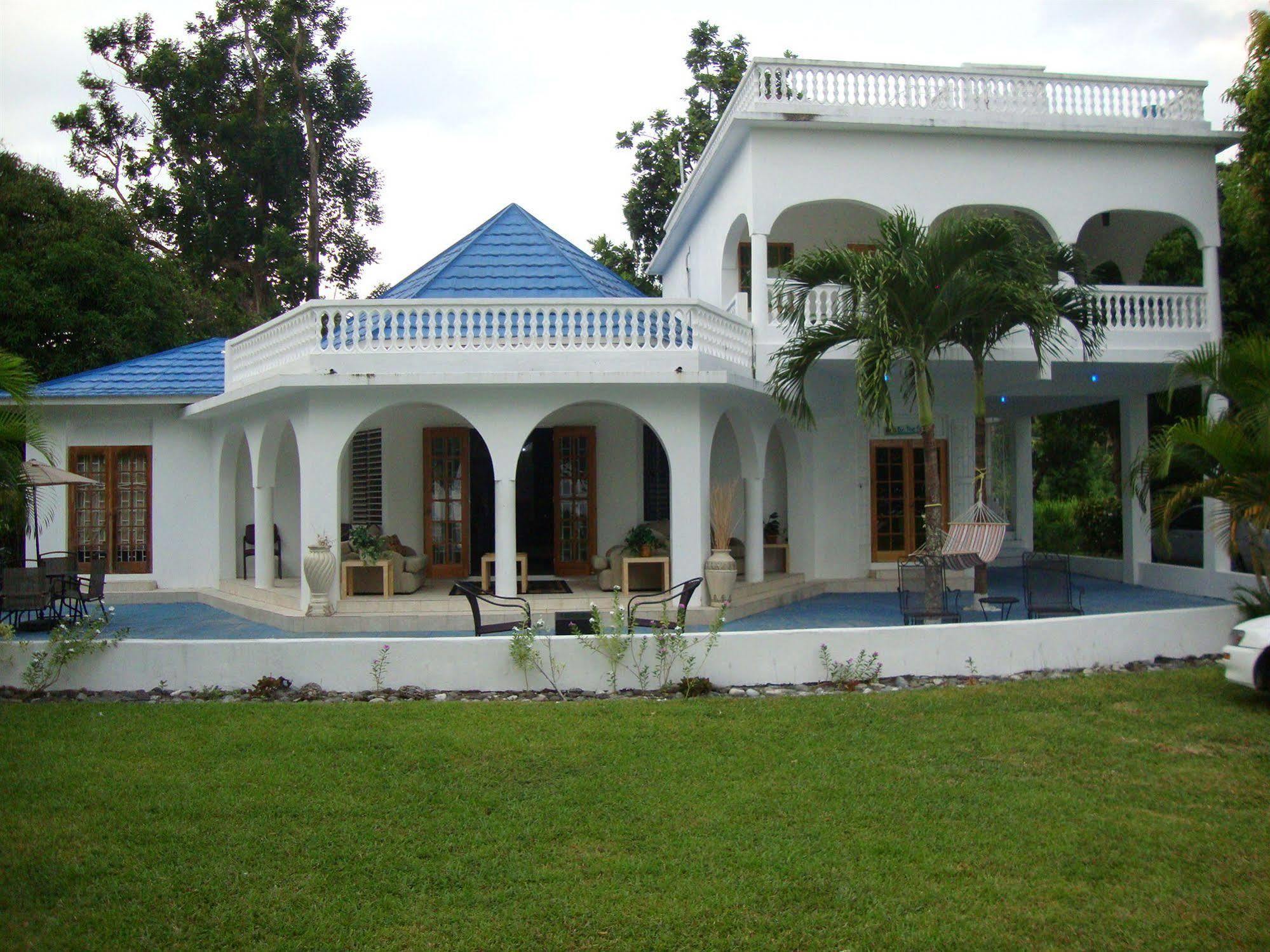 Hotel By The Sea Vacation And