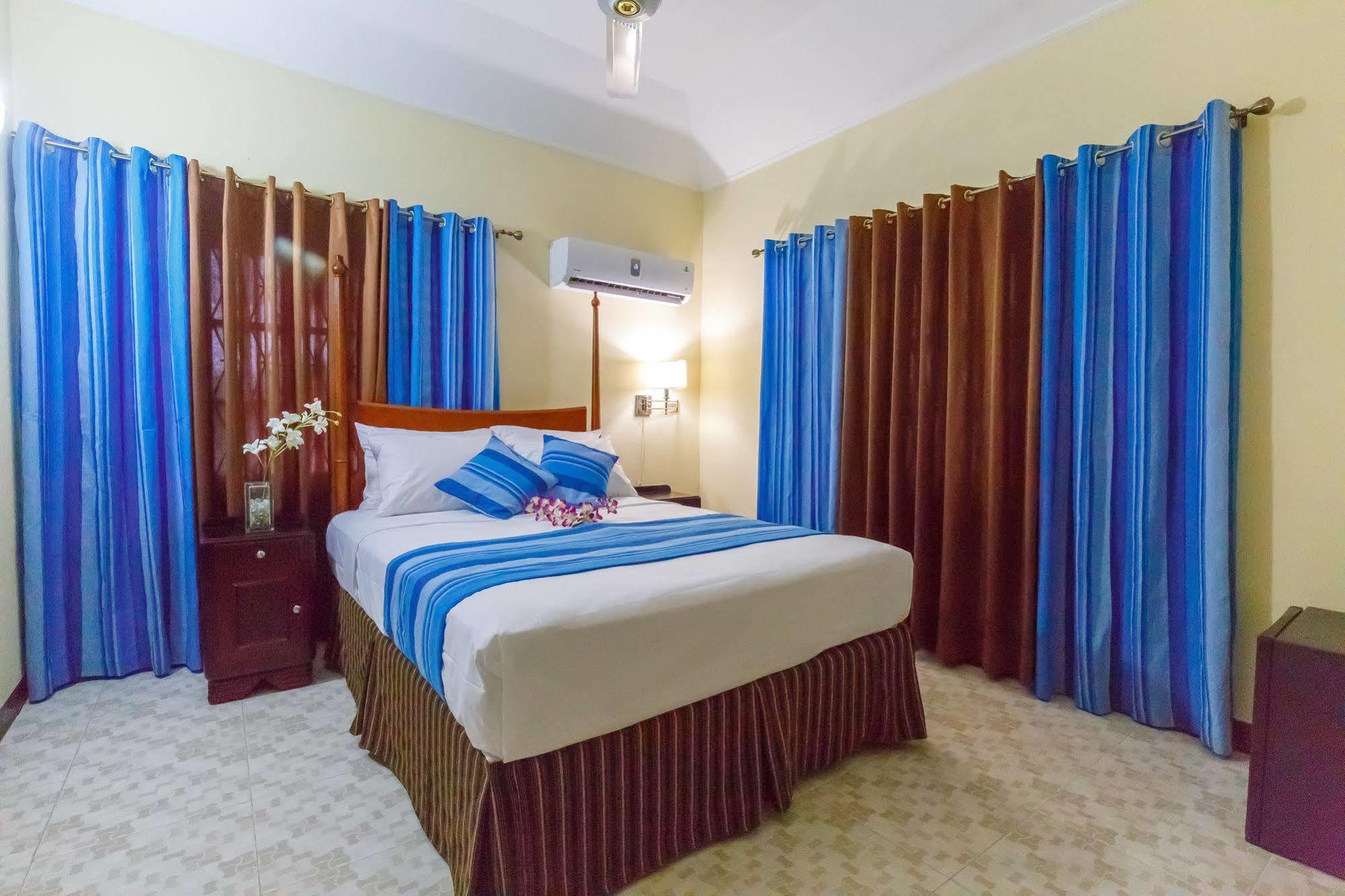 Hotel Jasmine Kingston