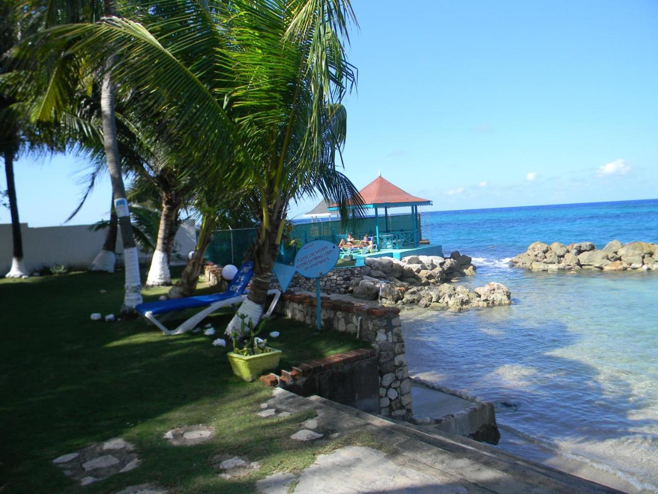 Chrisanns Beach Serene * Ocho Rios