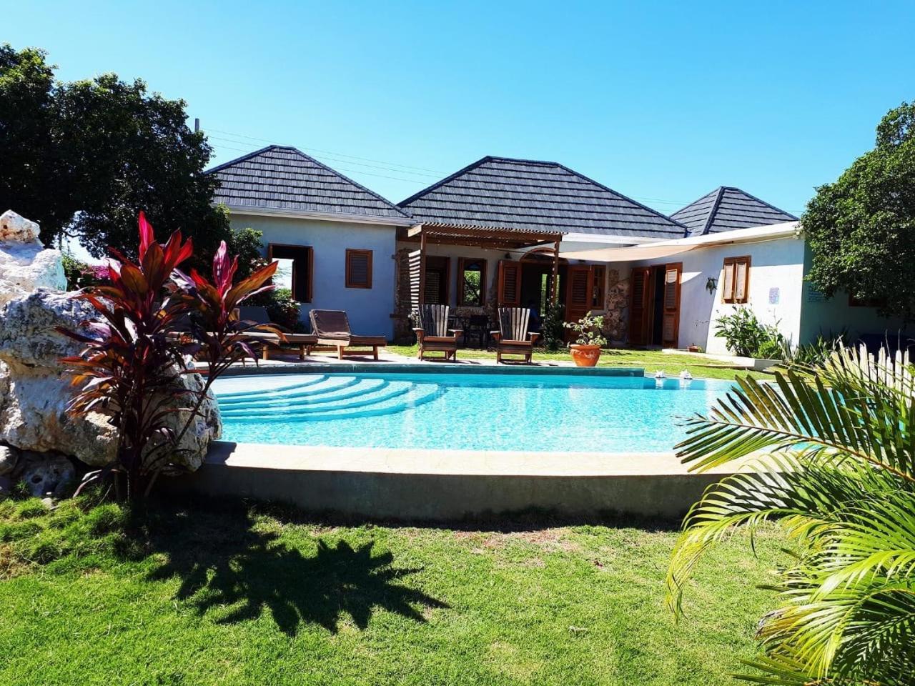 Hummingbird Villa *