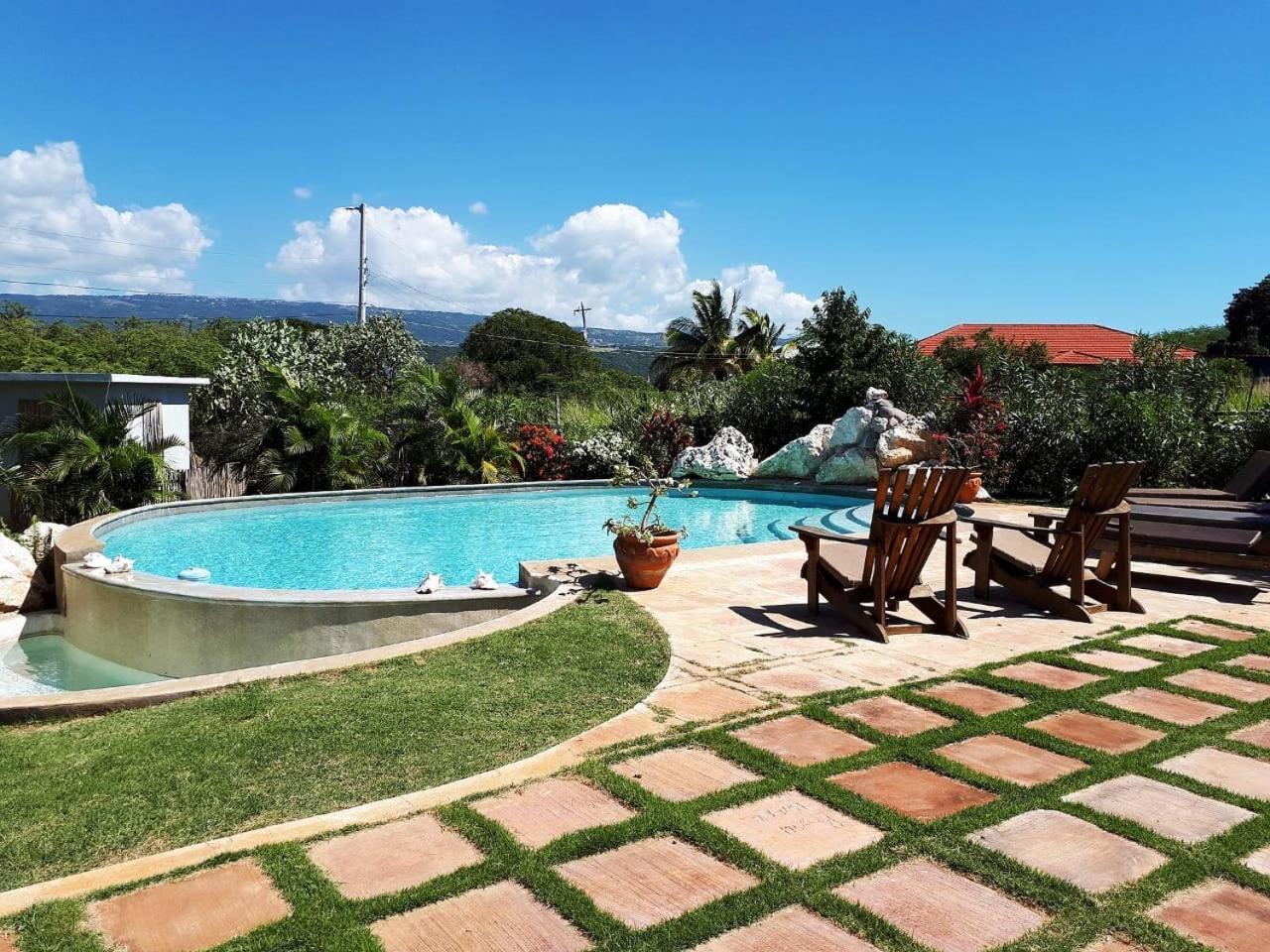 Hummingbird Villa Saint Elizabeth