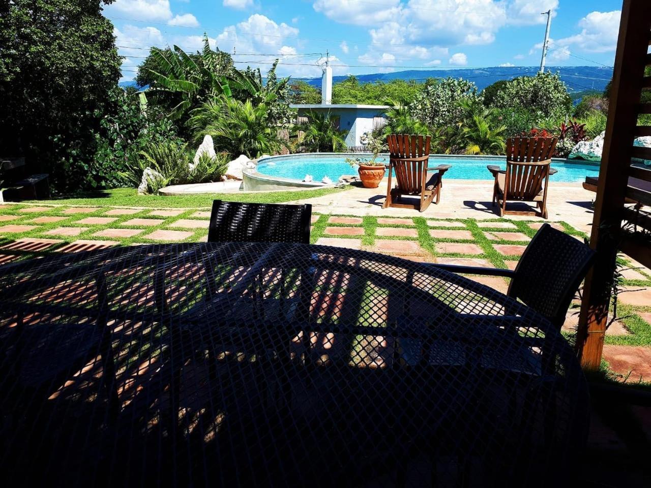 Villa Hummingbird *