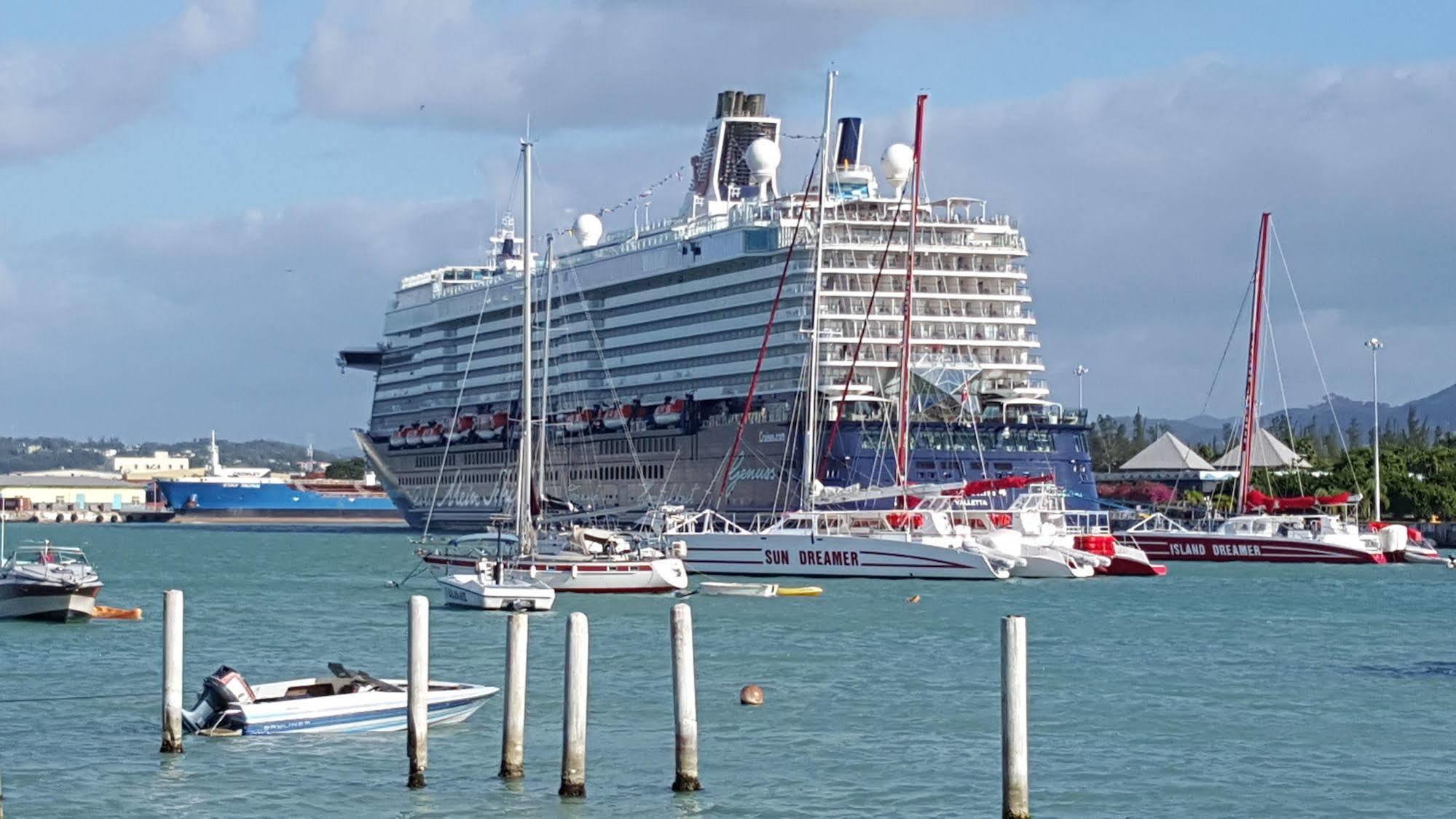 Casa Marina At Seawind Hotel