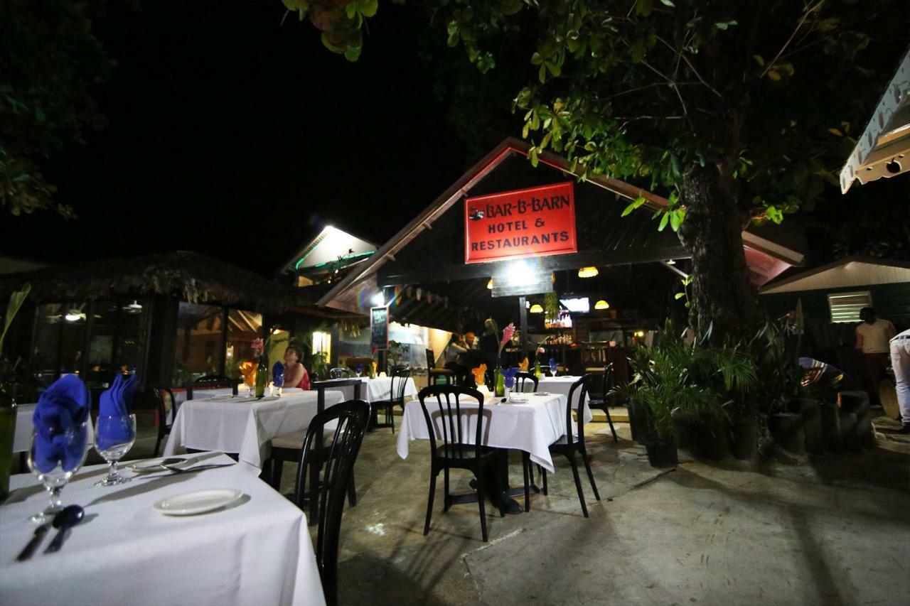 Bar B Barn Hotel *
