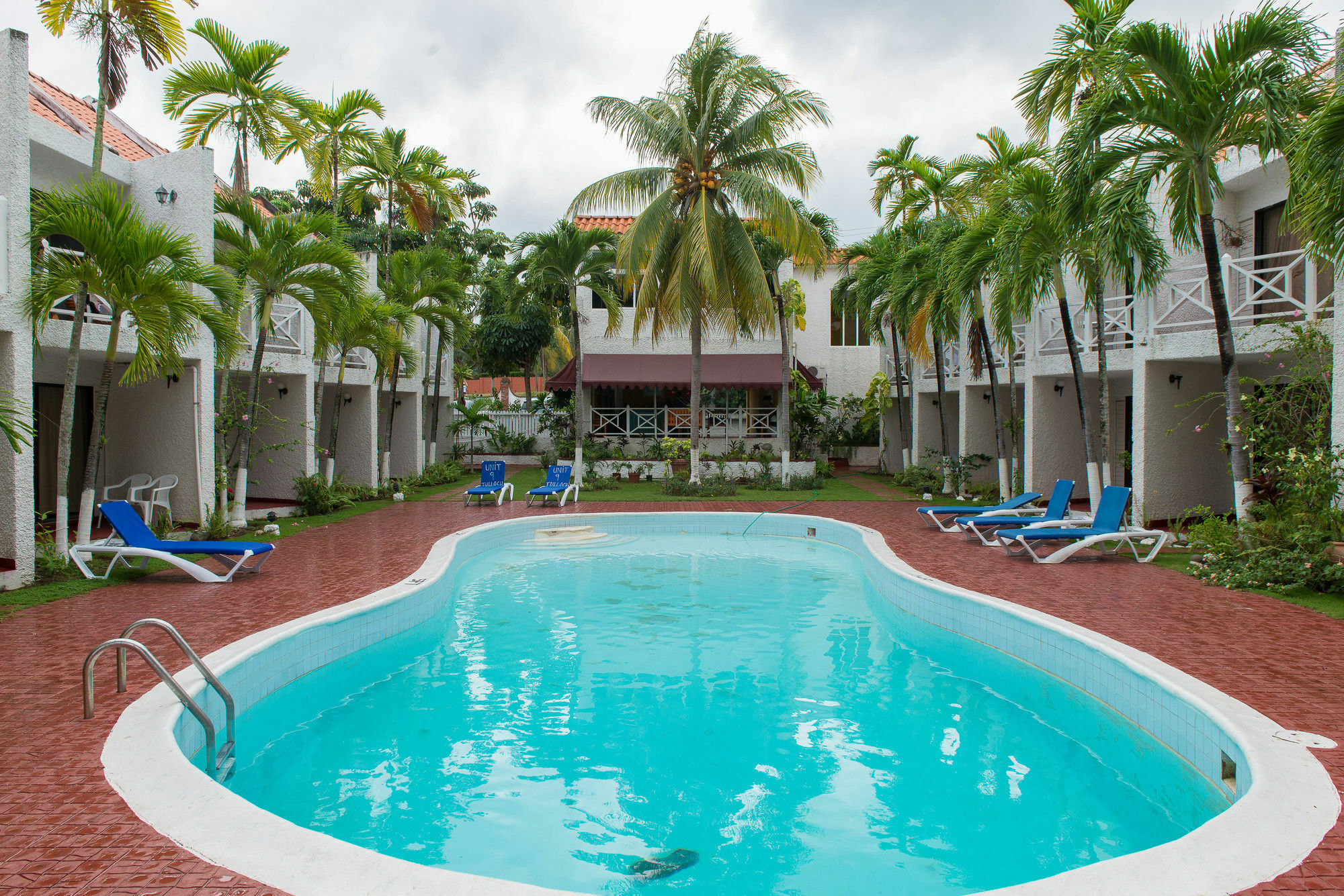 Tropical * Tower Isle
