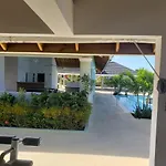 Breathtaking Villa At The Crest
