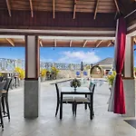 Hospitality Expert Bts 8 - Pool Beach & Bar