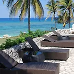 Family Complex Beside Beach W/Pool Montego Bay #2
