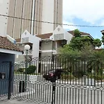 Cityscape At Chelsea Manor / New Kingston Studio!