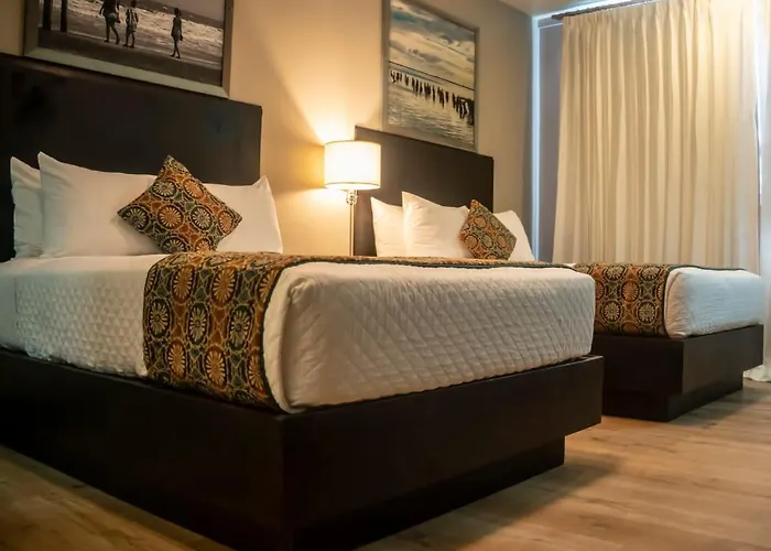 R Hotel Kingston