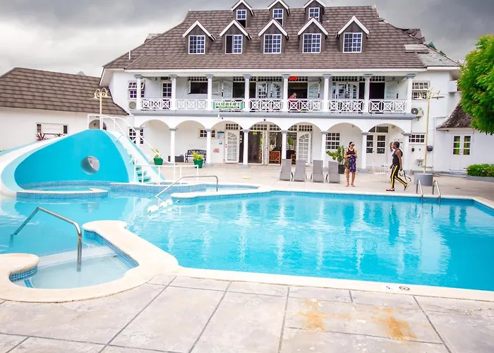 Ocho Rios On The Beach 1 Bed Sleeps 2-4