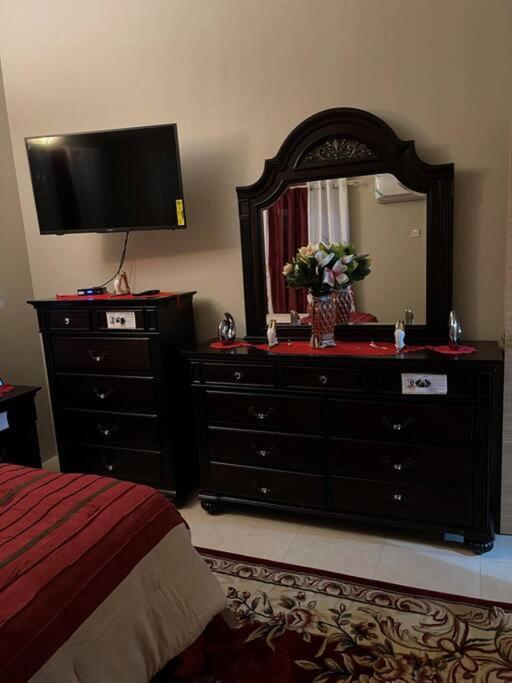 Cheerful Two-bedroom 1bath, Wifi, Air Conditioning.