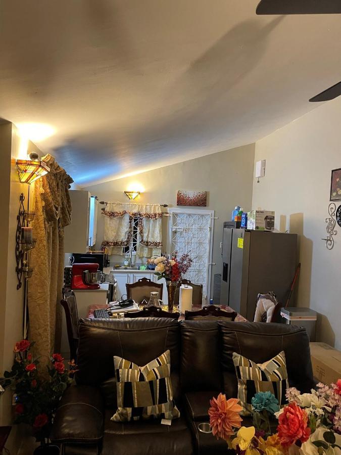 Cheerful Two-bedroom 1bath, Wifi, Air Conditioning. * Montego Bay