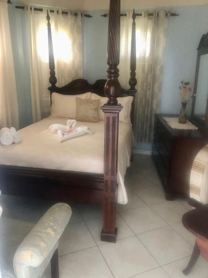 Private 2 Bedroom Beachfront Penthouse Ocho Rios, Jamaica Ocho Ríos