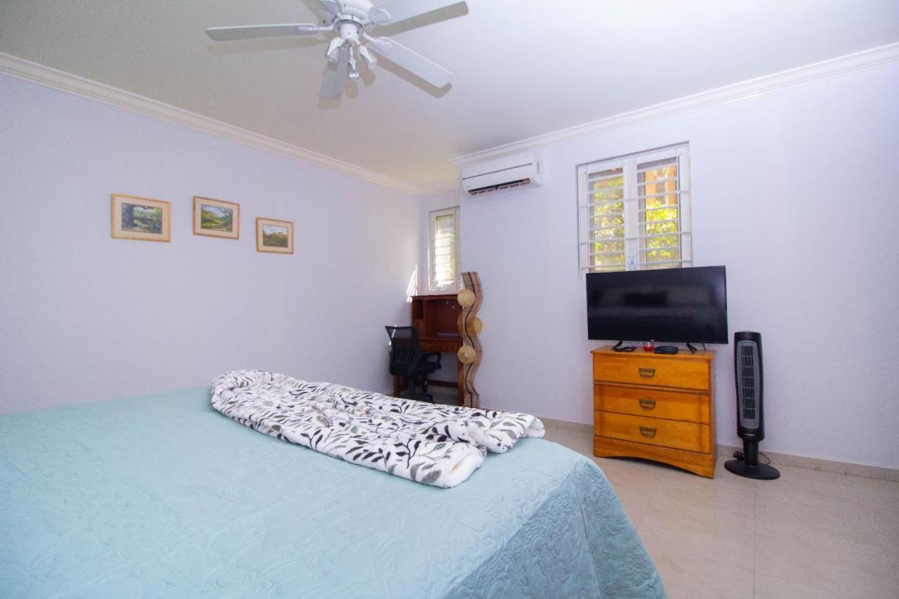 Crystal Cove Oceanfront/ 2 Bedroom Apartahotel