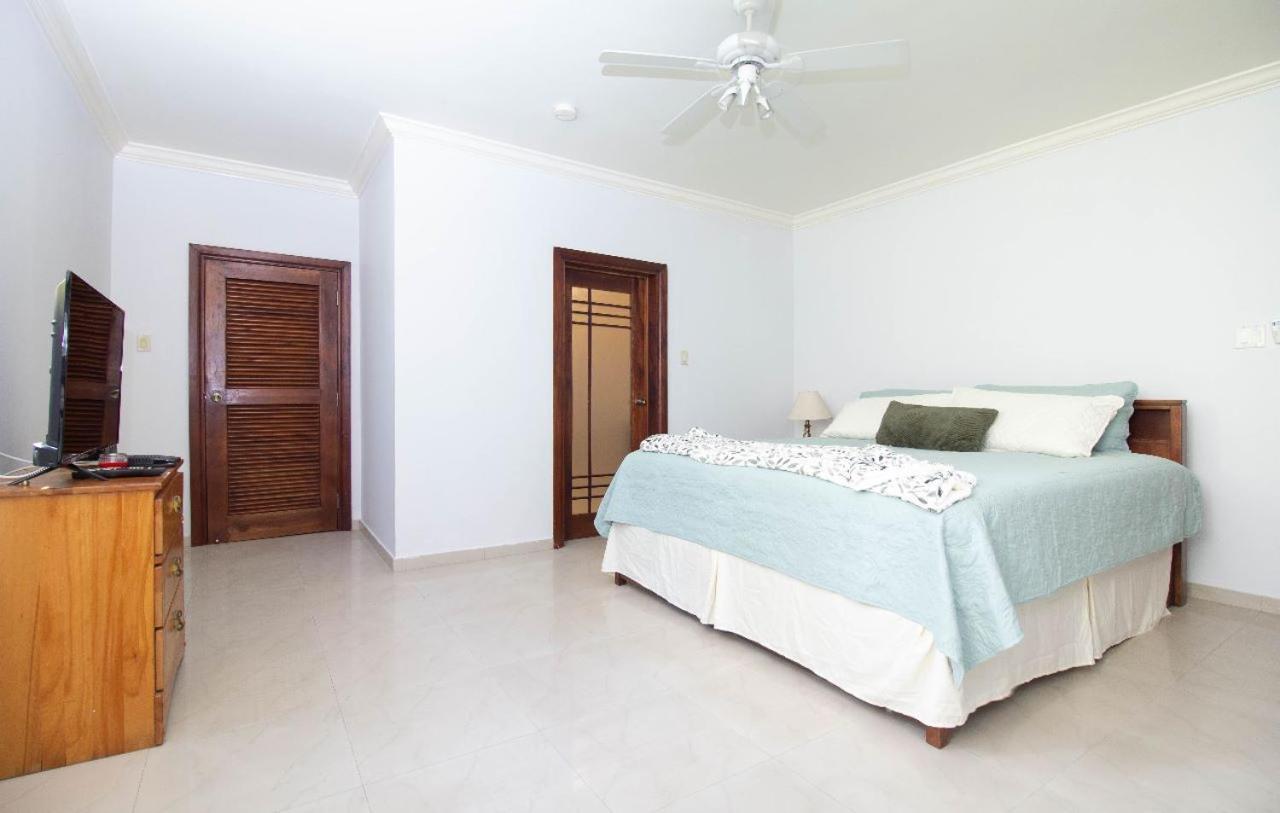 Crystal Cove Oceanfront/ 2 Bedroom Apartahotel *