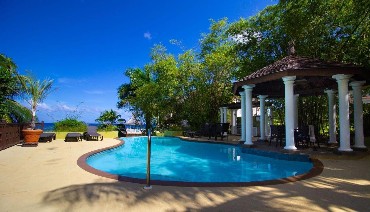 Crystal Cove Oceanfront/ 2 Bedroom Apartahotel