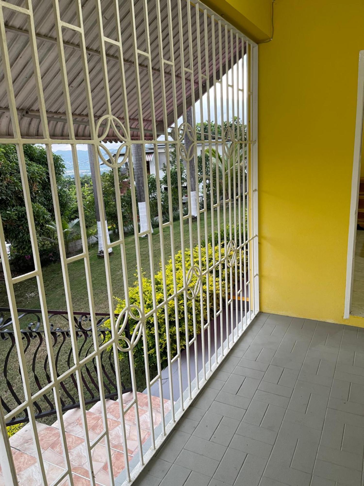 Pensión Three Palm