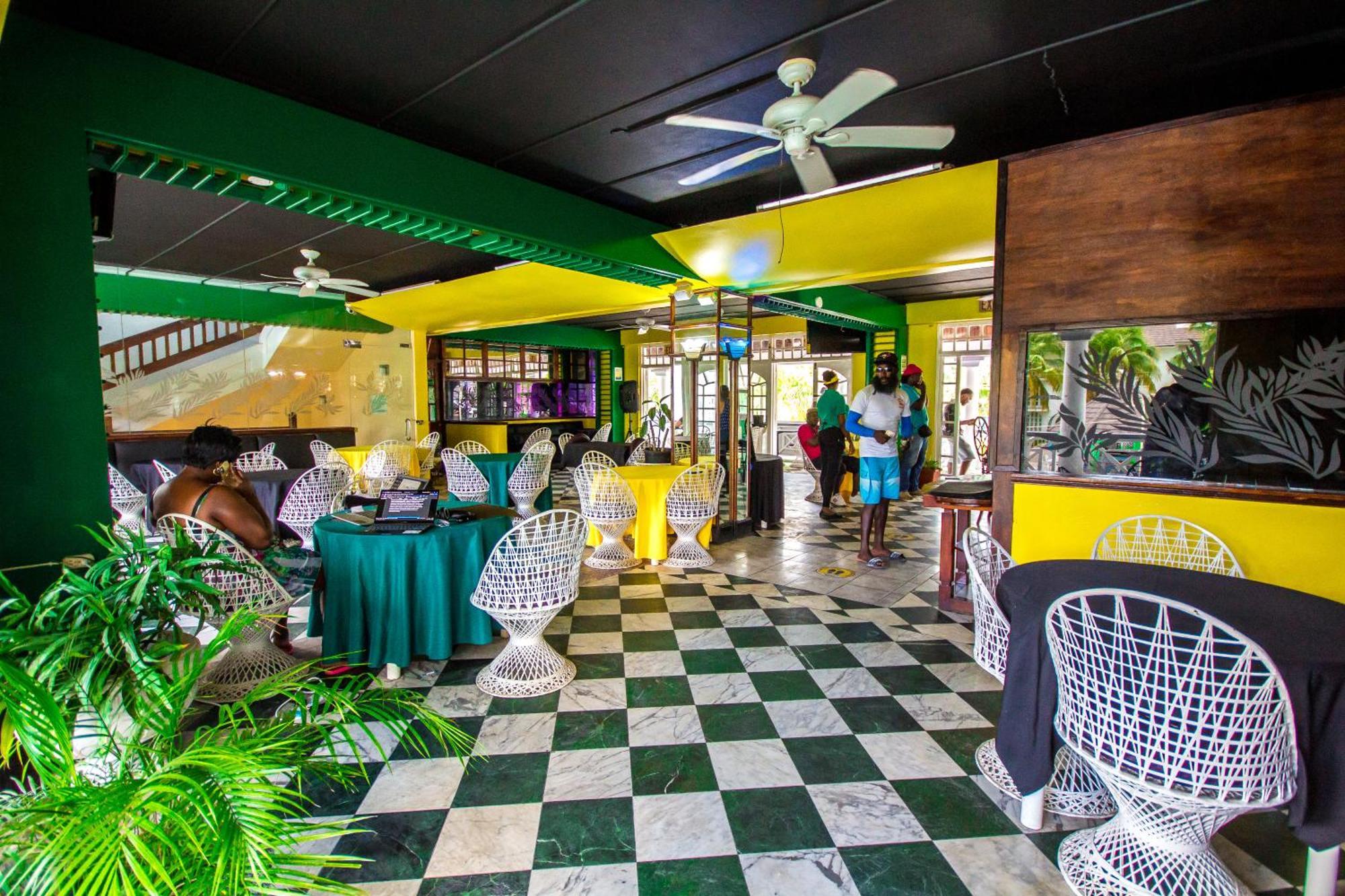 On The 1 Bed Sleeps 2-4 Ocho Rios
