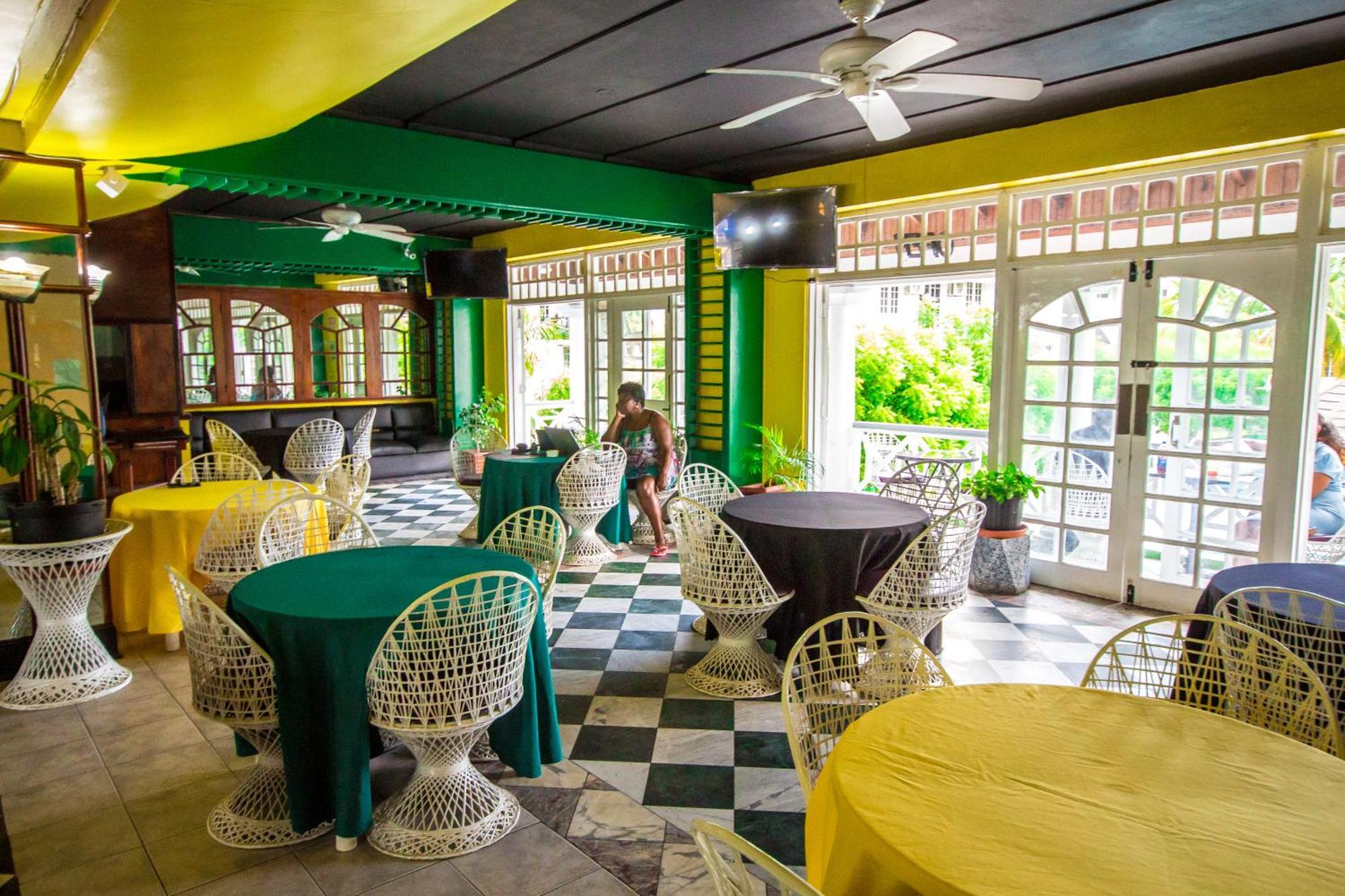 On The 1 Bed Sleeps 2-4 Apartment Ocho Rios