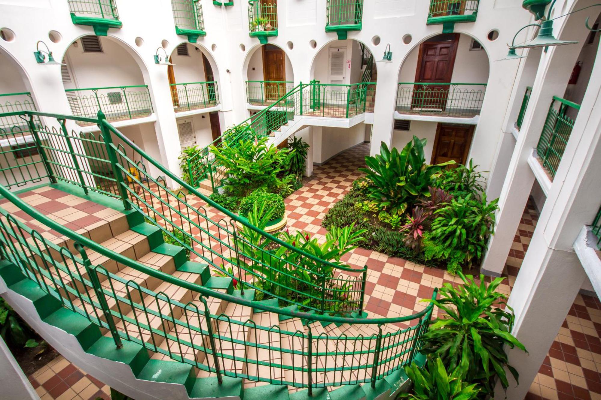 On The 1 Bed Sleeps 2-4 * Ocho Rios