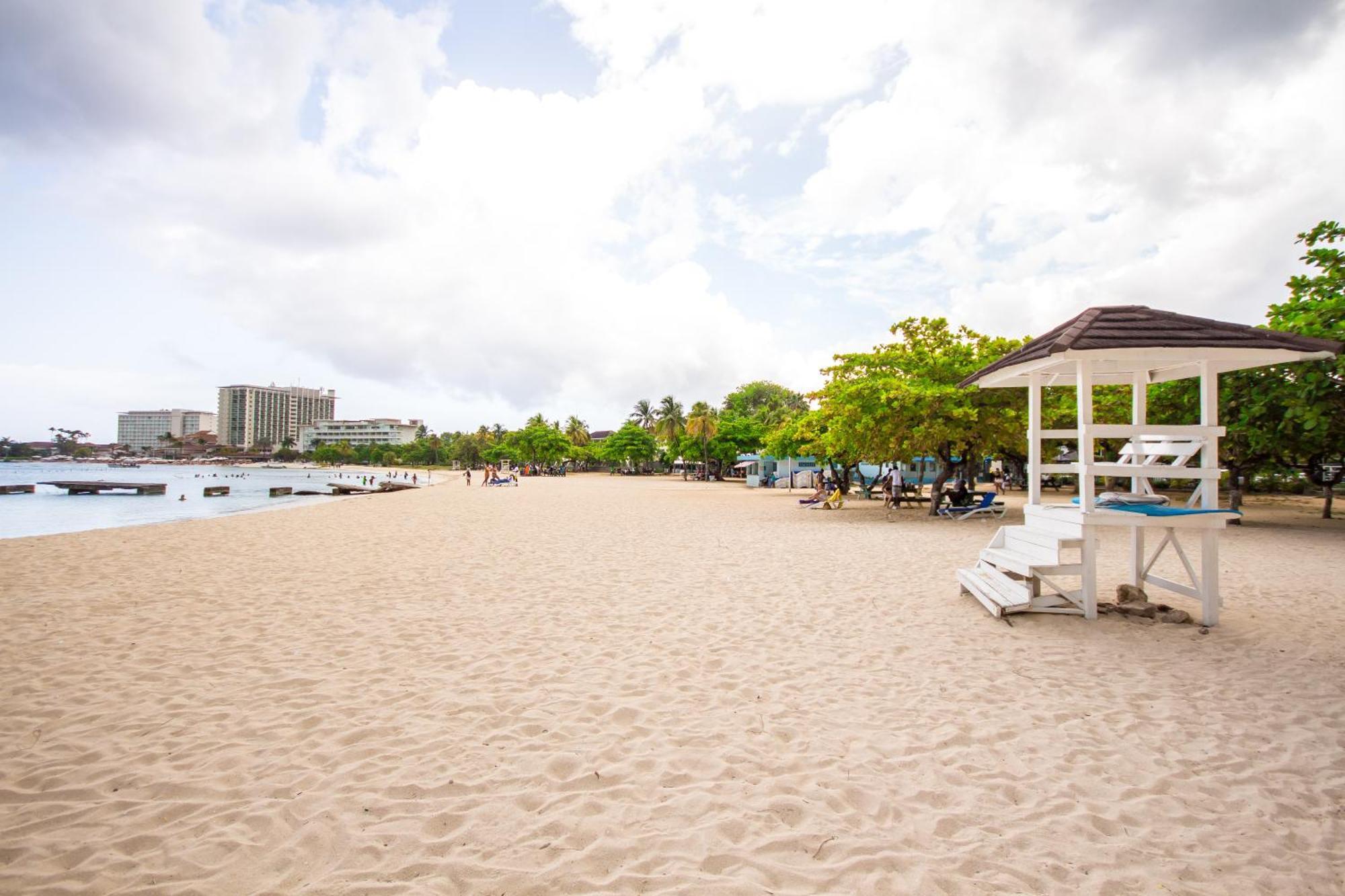 On The 1 Bed Sleeps 2-4 * Ocho Rios