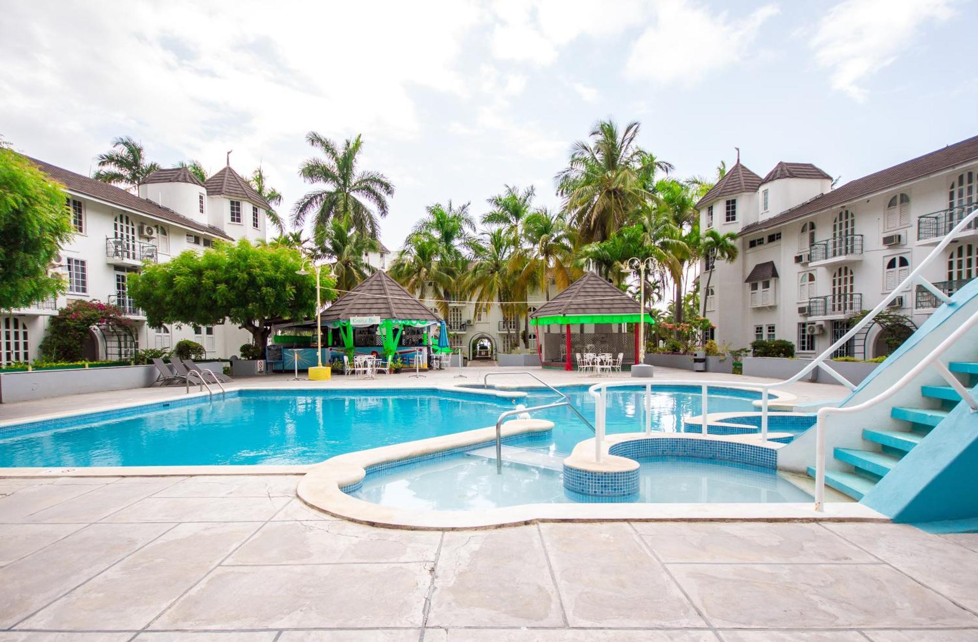 Apartment On The 1 Bed Sleeps 2-4 *