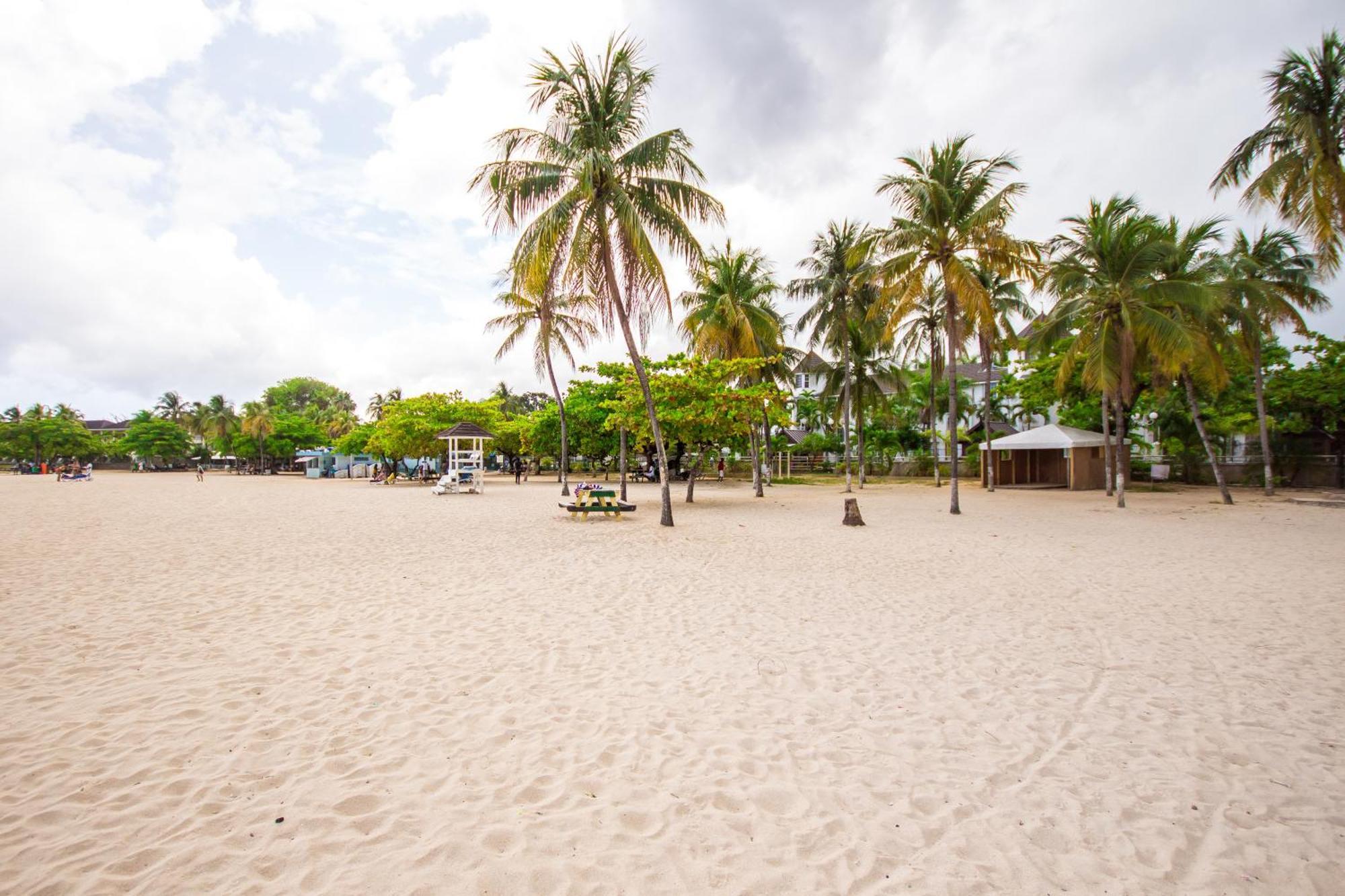 Apartment On The 1 Bed Sleeps 2-4 Ocho Rios