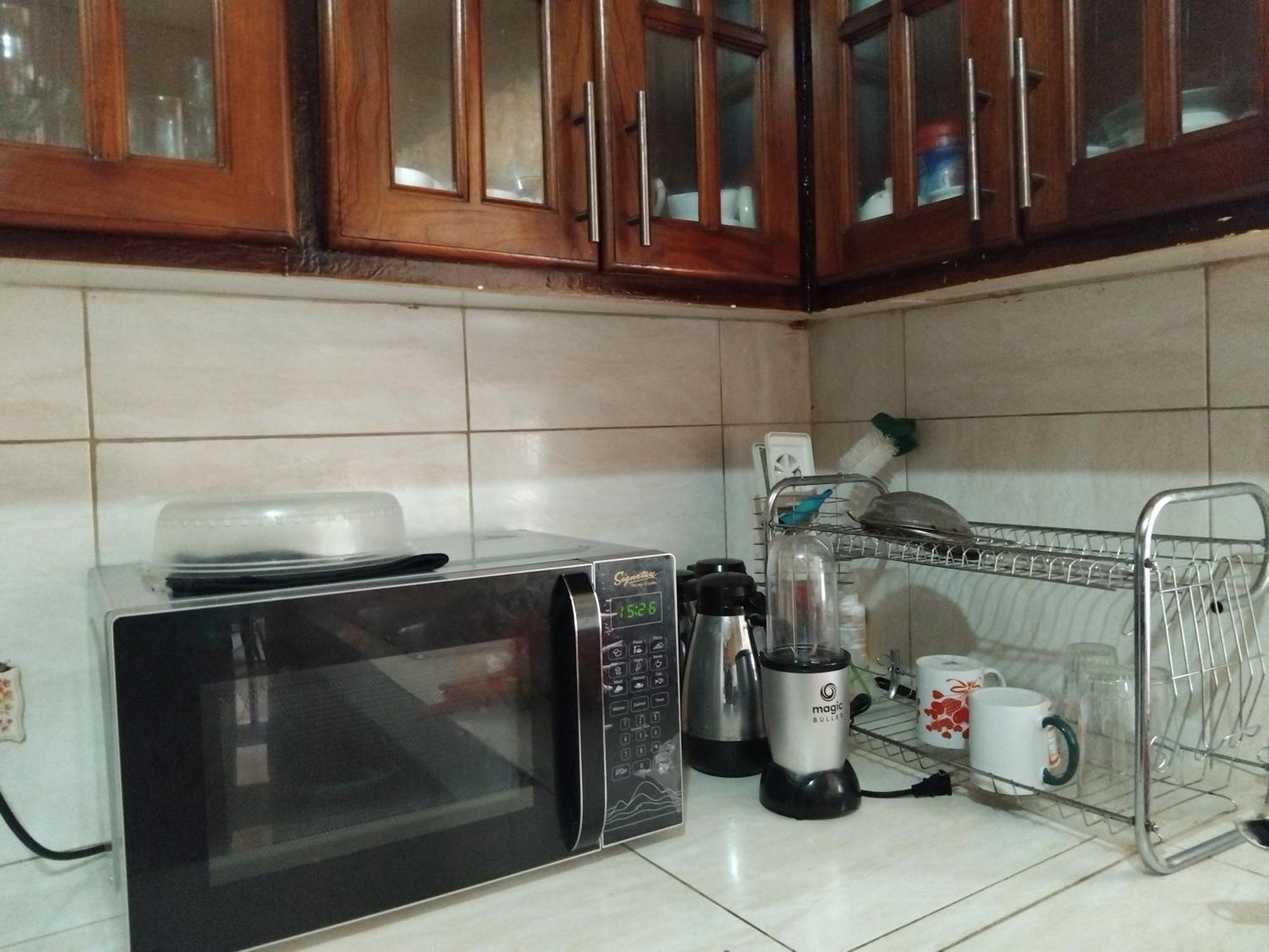 237 Bratton Avenue Guest house *