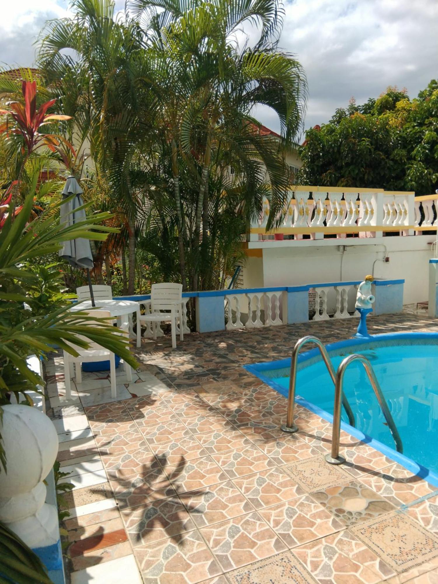 237 Bratton Avenue Guest house *