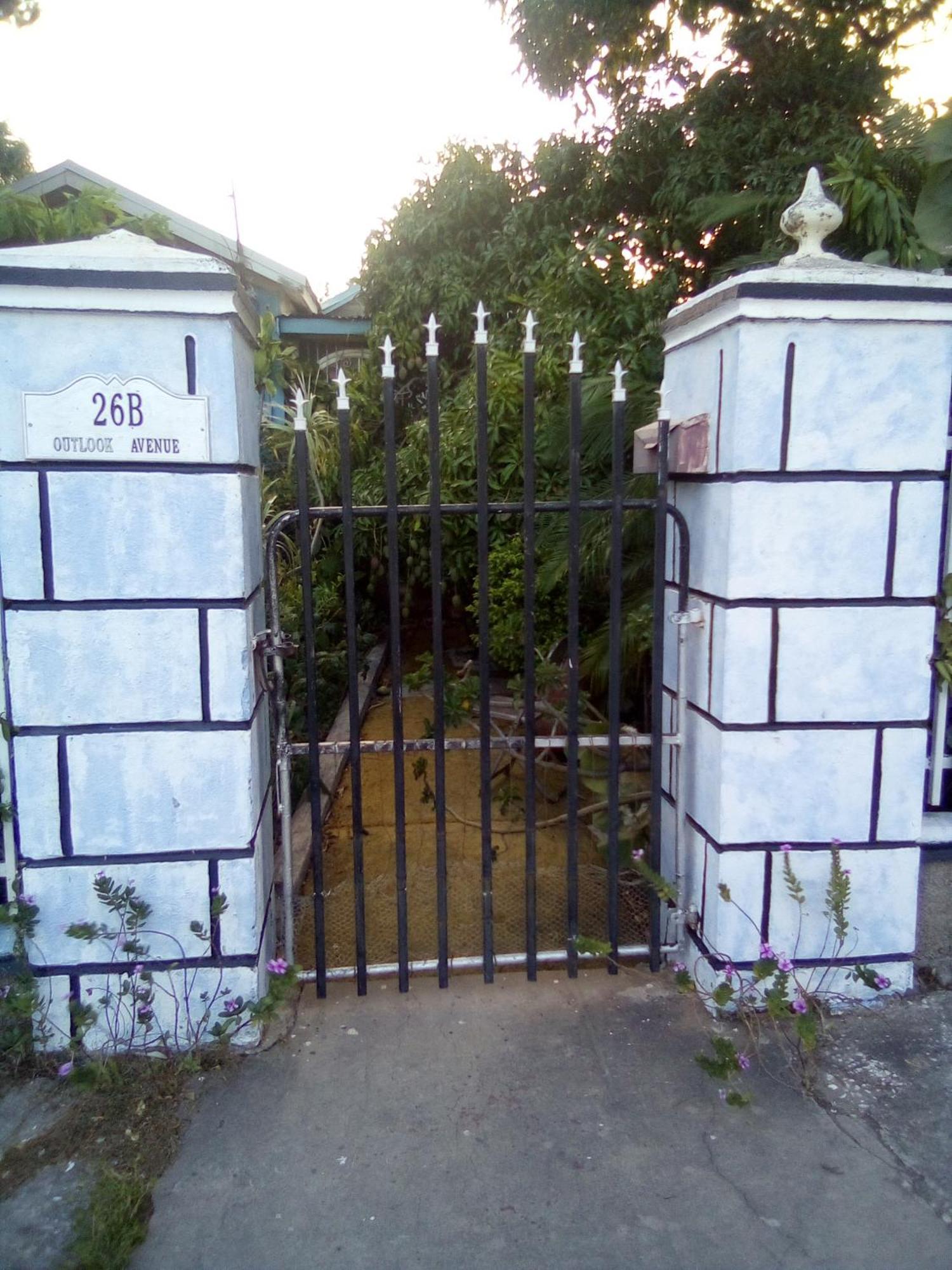 Captain Morgan House Homestay *
