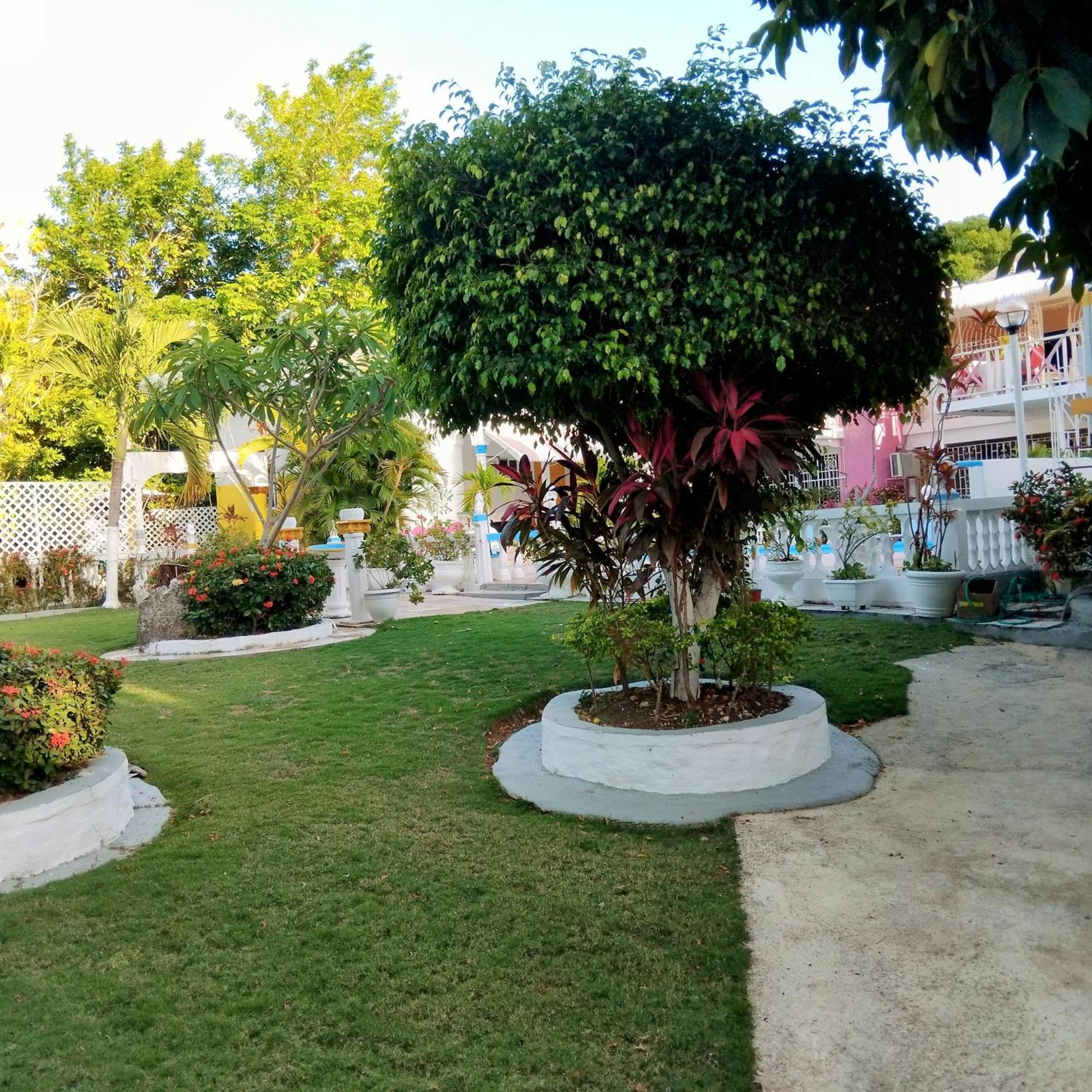 237 Bratton Avenue Montego Bay