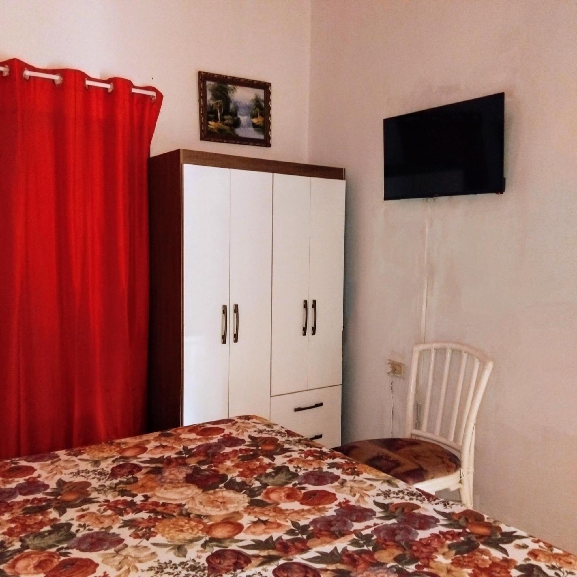 237 Bratton Avenue Guest house *