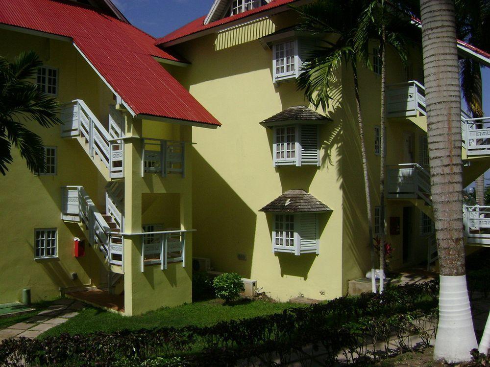 At The Ridge Apartahotel